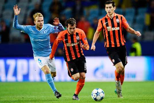 Shakhtar Donetsks Bernard och Malmö FFs  Oscar Lewicki