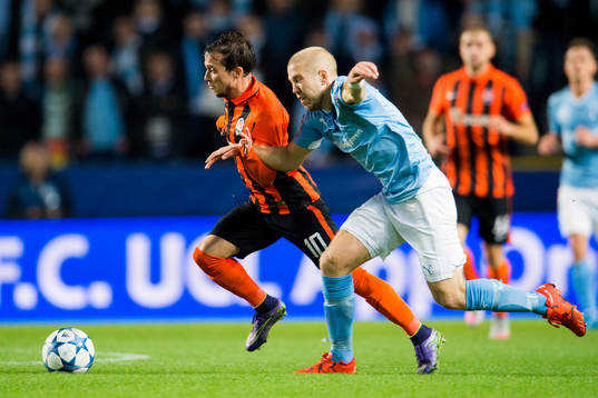 Malmö FFs  Anton Tinnerholm jagar Shakhtar Donetsks Bernard