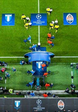Lagen kommer ut till fotbollsmatchen i Champions League