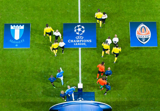 Lagen kommer ut till fotbollsmatchen i Champions League