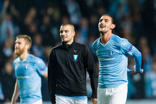 Malmö FFs Vladimir Rodic och Agon Mehmeti firar segern