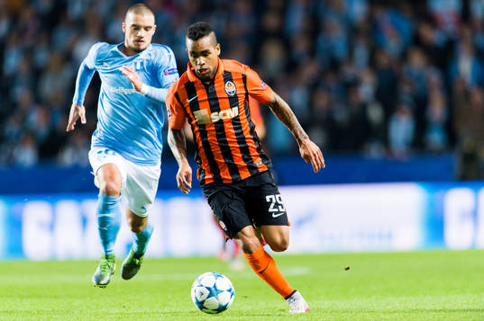 Malmö FFs  Vladimir Rodic jagar Shakhtar Donetsks Alex