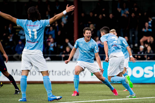 Malmö FFs Mattias Andersson (m) jublar mot Dennis