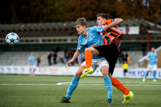 Malmö FFs Mattias Svanberg och Shakhtar Donetsks Mykola