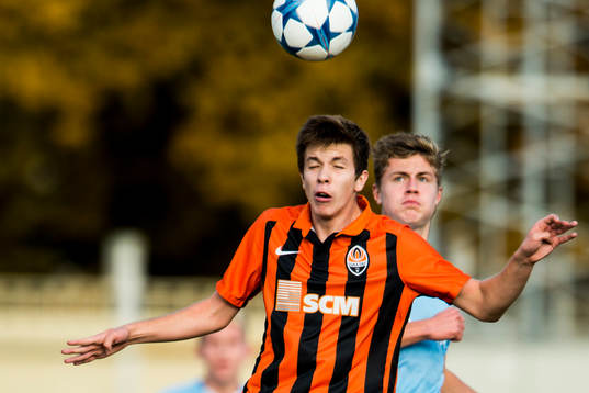 Shakhtar Donetsks Oleksandr Pikhalonok och Malmö FFs