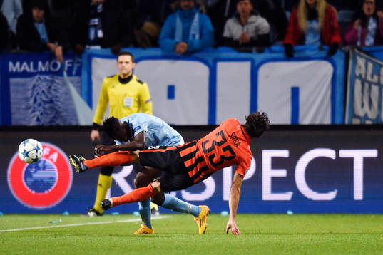 Shakhtar Donetsks Darijo Srna och Malmö FFs  Pa Konate