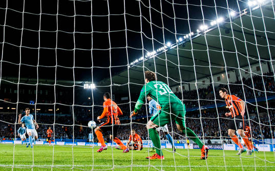 Malmö FFs  Markus Rosenberg gör 1-0 bakom Shakhtar