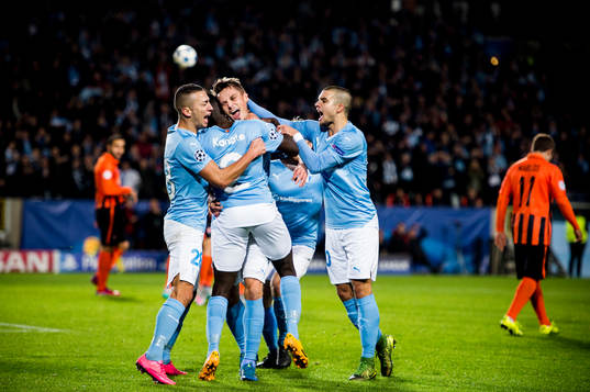 Malmö FFs  Markus Rosenberg (m) jublar ihop med Pa Konate