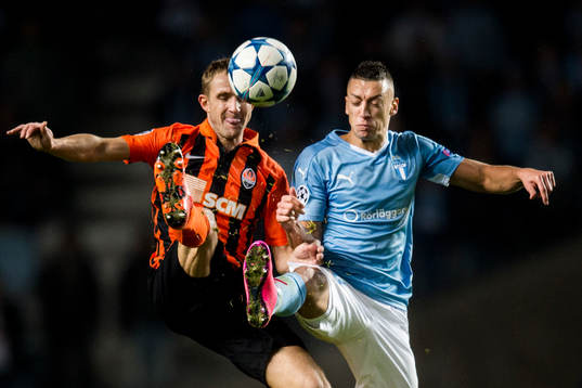 Shakhtar Donetsks Olexandr Kucher och Malmö FFs Nikola