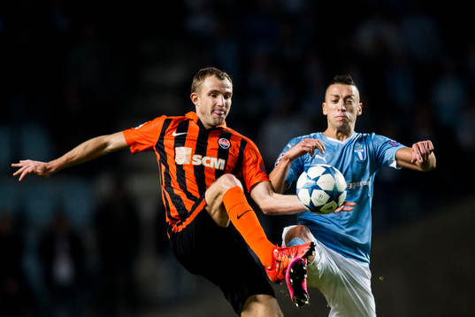 Shakhtar Donetsks Olexandr Kucher och Malmö FFs Nikola
