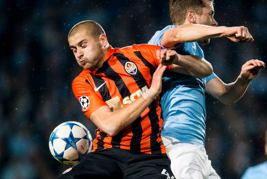 Shakhtar Donetsks Yaroslav Rakitskiy och Malmö FFs Kari