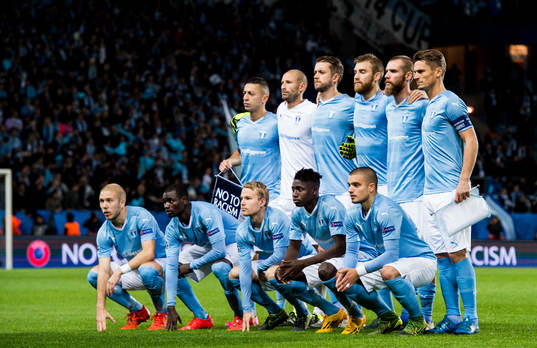 Malmö FFs startelva ställer upp för en lagbild