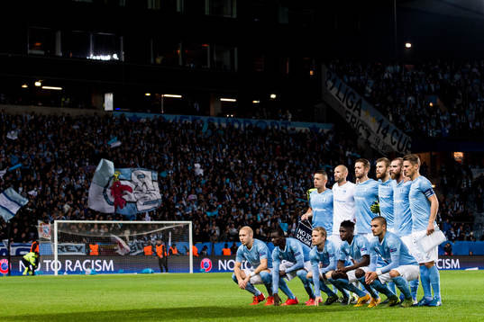 Malmö FFs startelva ställer upp för en lagbild