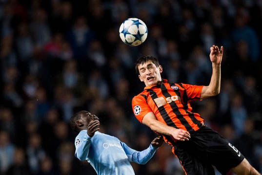 Malmö FFs Enoch Kofi Adu och Shakhtar Donetsks Taras