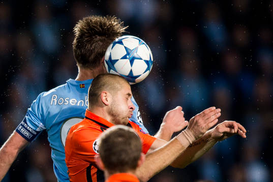 Shakhtar Donetsks Yaroslav Rakitskiy i nickduell med Malmö