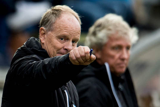 Malmö FFs tränare Anders Palmer och i bakgrunden tränare