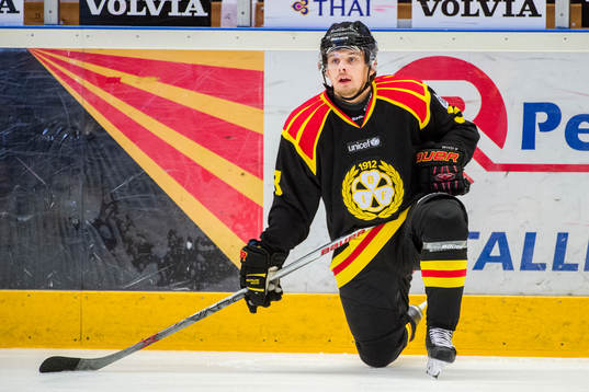 Brynäs Philip Alftberg före ishockeymatchen i SHL mellan