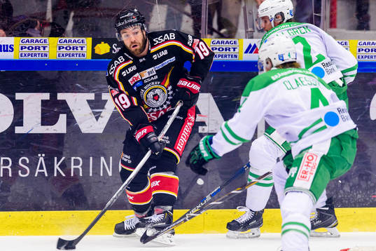 Luleås Jacob Lagacé med pucken