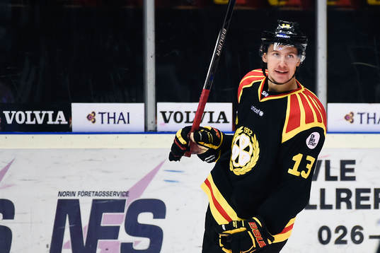 Brynäs Sondre Olden gör 1-1 och jublar