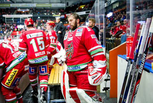 Modos målvakt Jonatan Bjurö deppar