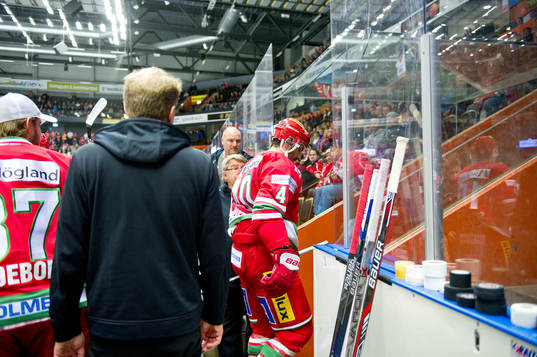 Modos Maxim Lapierre går av planen