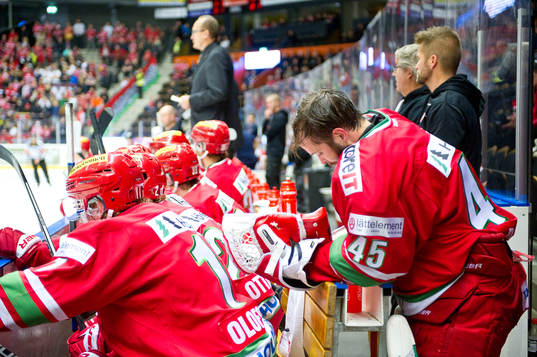 Modos målvakt Jonatan Bjurö deppar