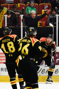 Brynäs Lukas Kilström gör 2-2 och jublar