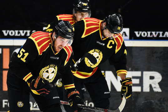Brynäs Lukas Kilström gör 2-2 och jublar
