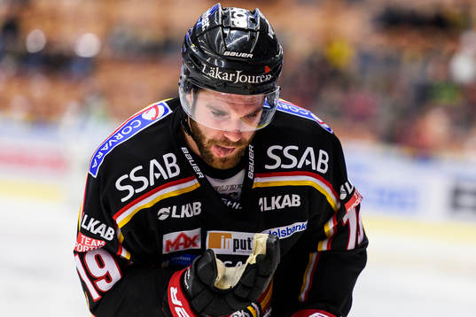 Luleås Jacob Lagacé blöder