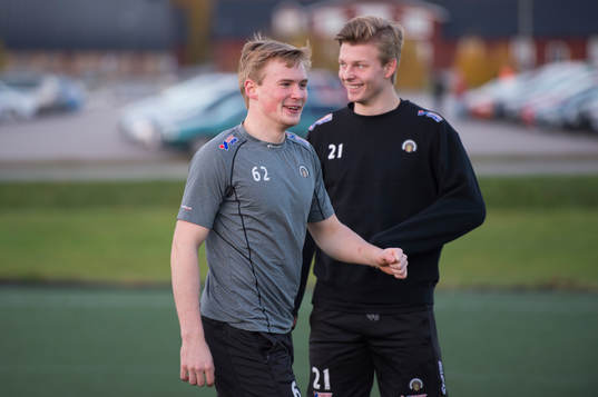 Frölundas Artturi Lehkonen  och Christoffer Ehn värmer