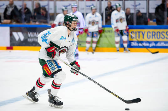 Frölundas Kristian Vesalainen värmer upp innan