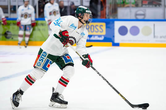 Frölundas Kristian Vesalainen värmer upp innan