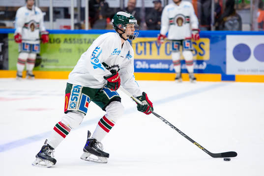Frölundas Kristian Vesalainen värmer upp innan