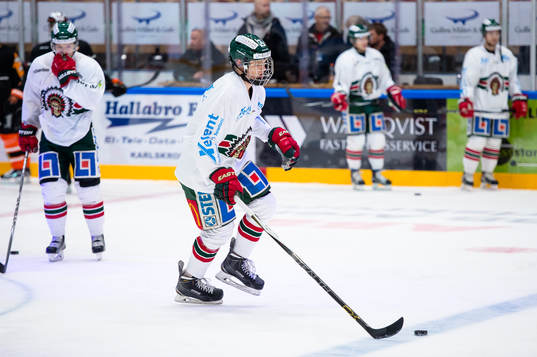 Frölundas Kristian Vesalainen värmer upp innan