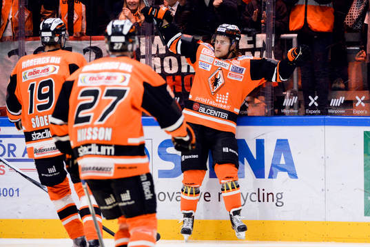 Karlskronas Alexander Viklund firar