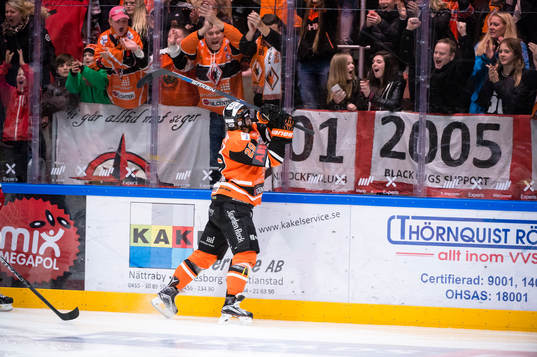Karlskronas Alexander Viklund har gjort 1-0