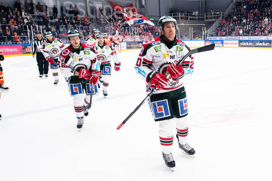 Frölundas Joel Lundqvist har gjort 1-1 och jublar