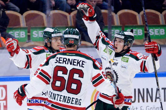 Frölundas Lukas Bengtsson firar