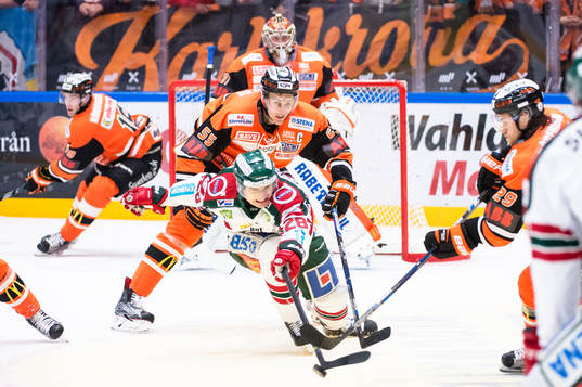 Frölundas Johan Sundström sträcker sig