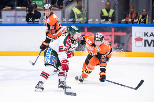 Frölundas Ryan Lasch med pucken