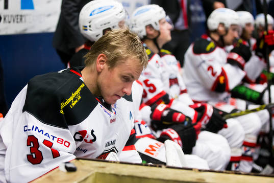 Malmö Redhawks målvakt Mika Noronen deppar