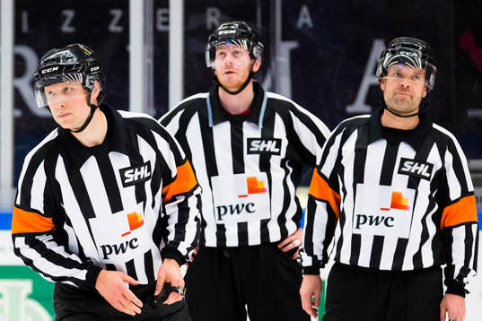 Domarna Aleksi Rantala, Anders Nyqvist och Domare Patrik