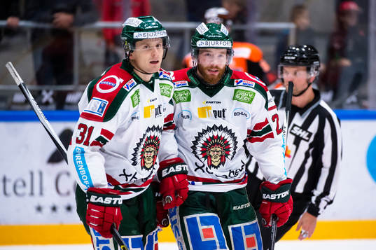 Frölundas Nicklas Lasu har gjort 1-3 och jublar när han