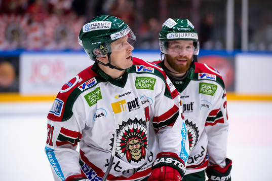 Frölundas Nicklas Lasu har gjort 1-3 och jublar när han