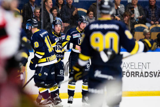 s Adam Almquist leds av isen
