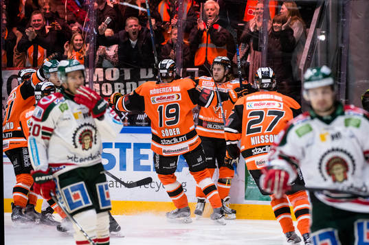 Karlskronas Alexander Viklund har gjort 1-0