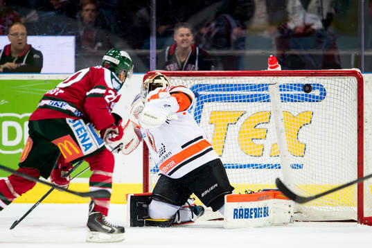 Frölundas Joel Lundqvist gör 2-0 bakom Karlskronas