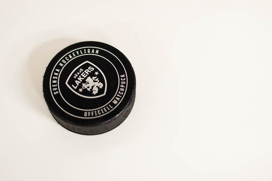 Matchpuck med Växjös klubbmärke