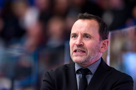 Brynäs tränare Thomas Berglund skriker