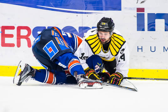Brynäs Johan Alcén trycker ner Växjös Gustav Rydahl